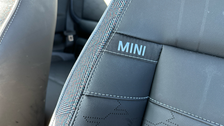 MINI Cooper 135kW E Classic 41kWh 3dr Auto Electric Hatchback